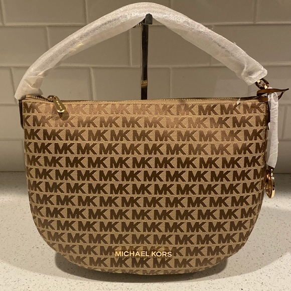 Michael Kors Handbags - NWT Michael Kors Bedford Shoulder Bag